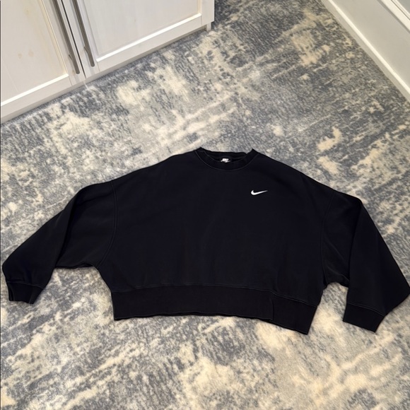 Nike Tops - Nike Black Cropped Pullover